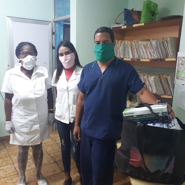 Donation of gloves, prenatal and multi-vitamins, NSAIDs and more to Family Doctor's Office #9, Playa, Havana